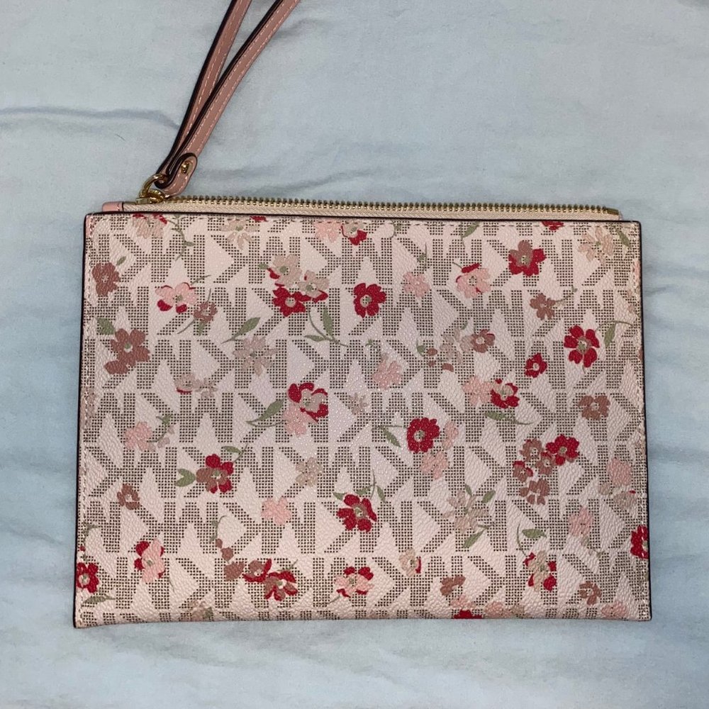 NWOT Michael Kors Jet Set Vanilla Floral Logo XL Zip Clutch Wristlet